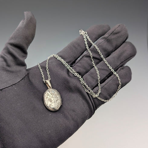 ヴィンテージ 純銀製 オーバル型ロケットペンダント 4.3g ネックレス付き